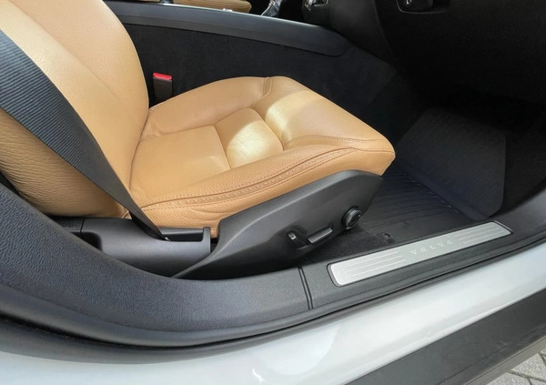 Volvo V60 Cross Country cena 122000 przebieg: 87237, rok produkcji 2019 z Białystok małe 781